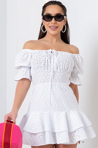 Платье из шитья с воланами цвет белый