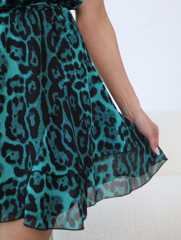Платье америнканка с воланами изумрудный леопард